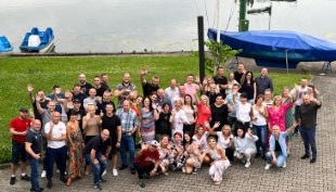 Spotkanie biesiadne pełne radości i integracji na Przystani Kortowskiej w Olsztynie